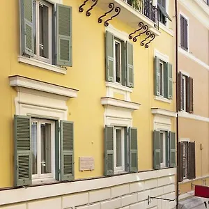 Garibaldi Piazza Di Spagna Rome